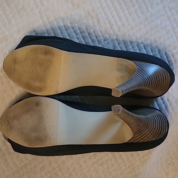 Steve Madden Girl LUCKIE Black Canvas Pump, 6.5 - MSRP $59 - Picture 6 of 8